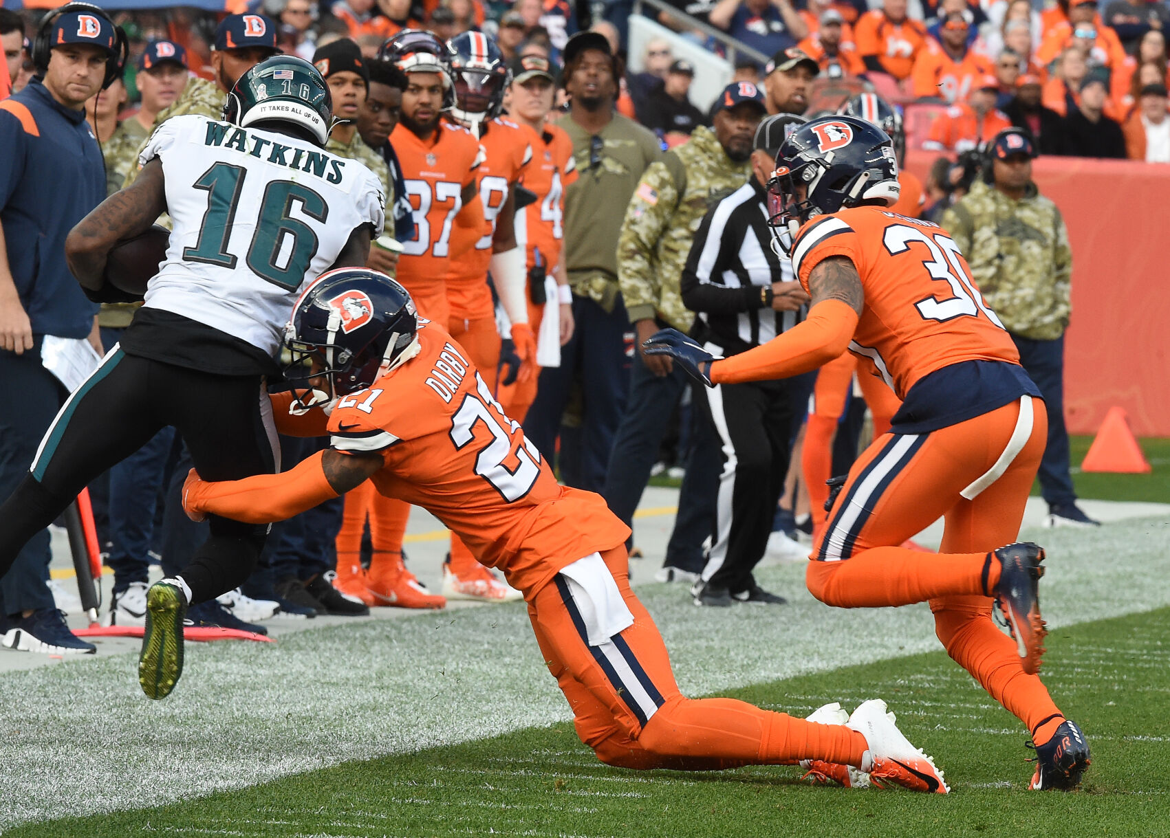 111521-s-broncos-eagles 1316 .jpg
